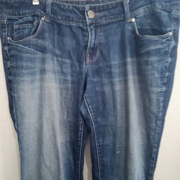 Decree Pants Size 15 Distressed Bootcut Blue Jeans Hole in Knee Worn Bottom Hem - Picture 3 of 15